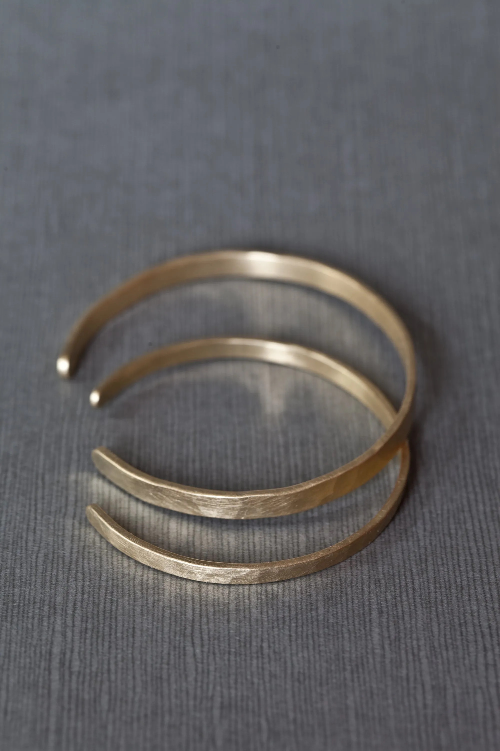 Hammered gold-plated Bangle